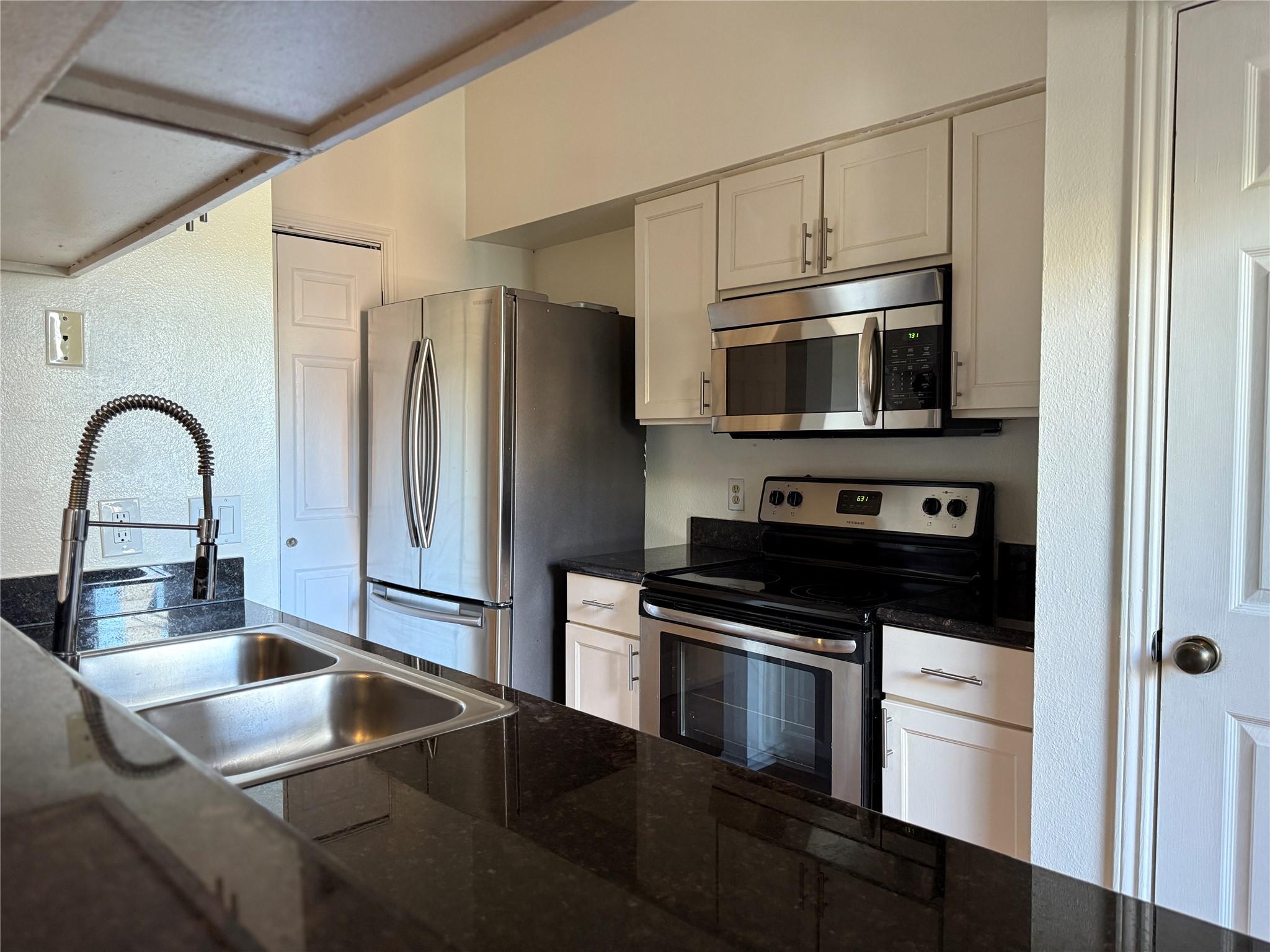 700 S 1st St # 203, Austin, TX 78704