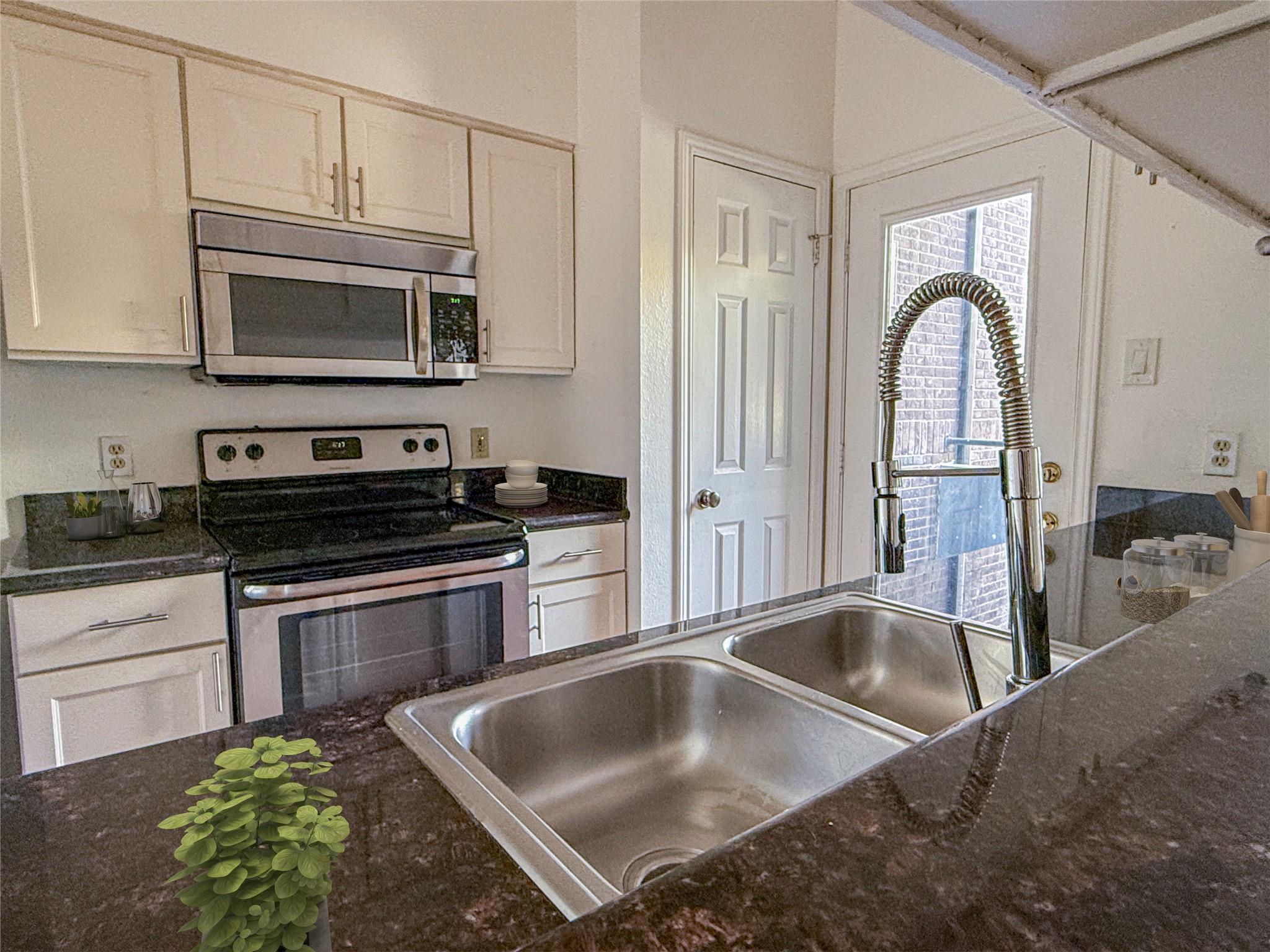 700 S 1st St # 203, Austin, TX 78704