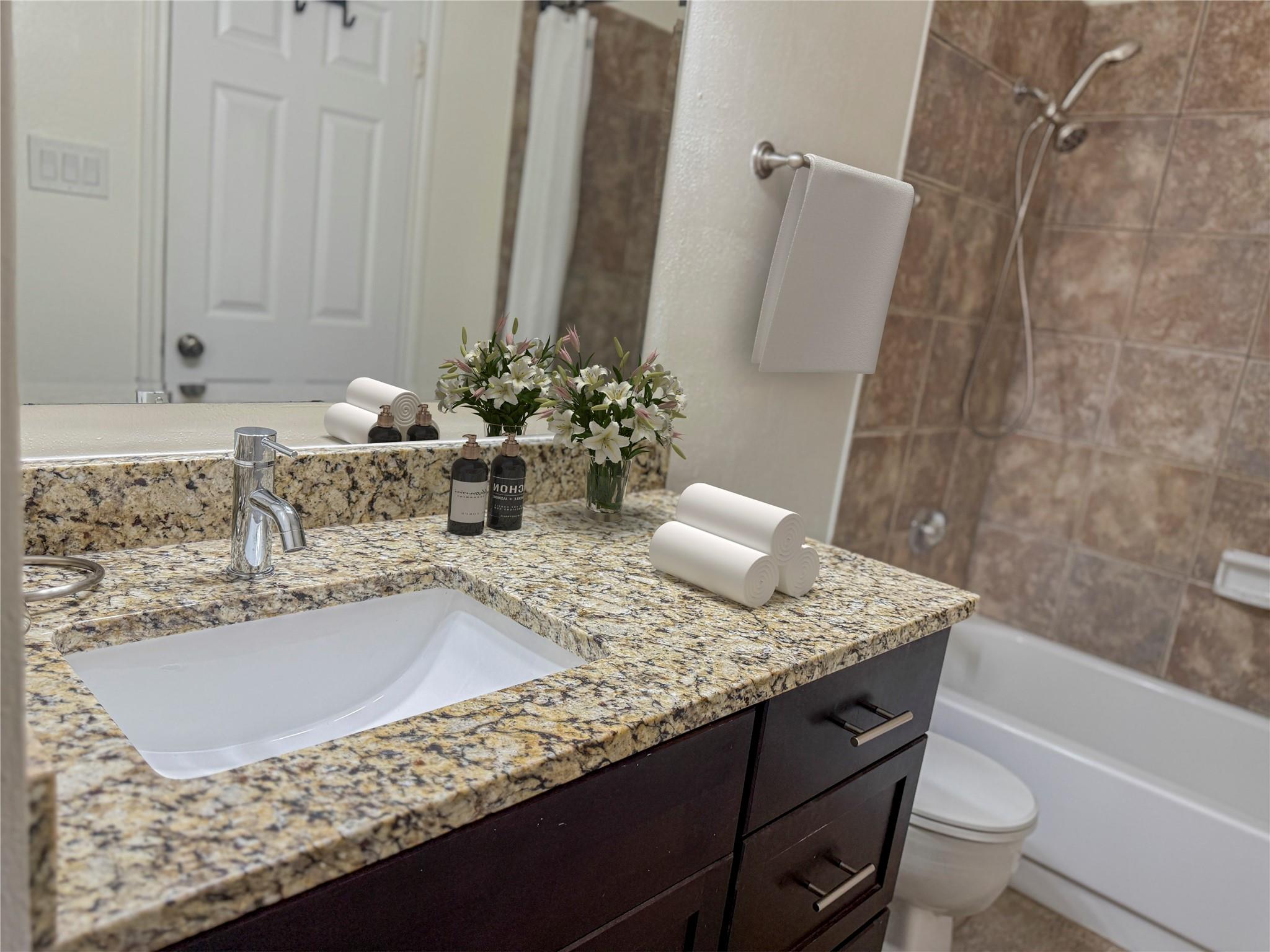 700 S 1st St # 203, Austin, TX 78704