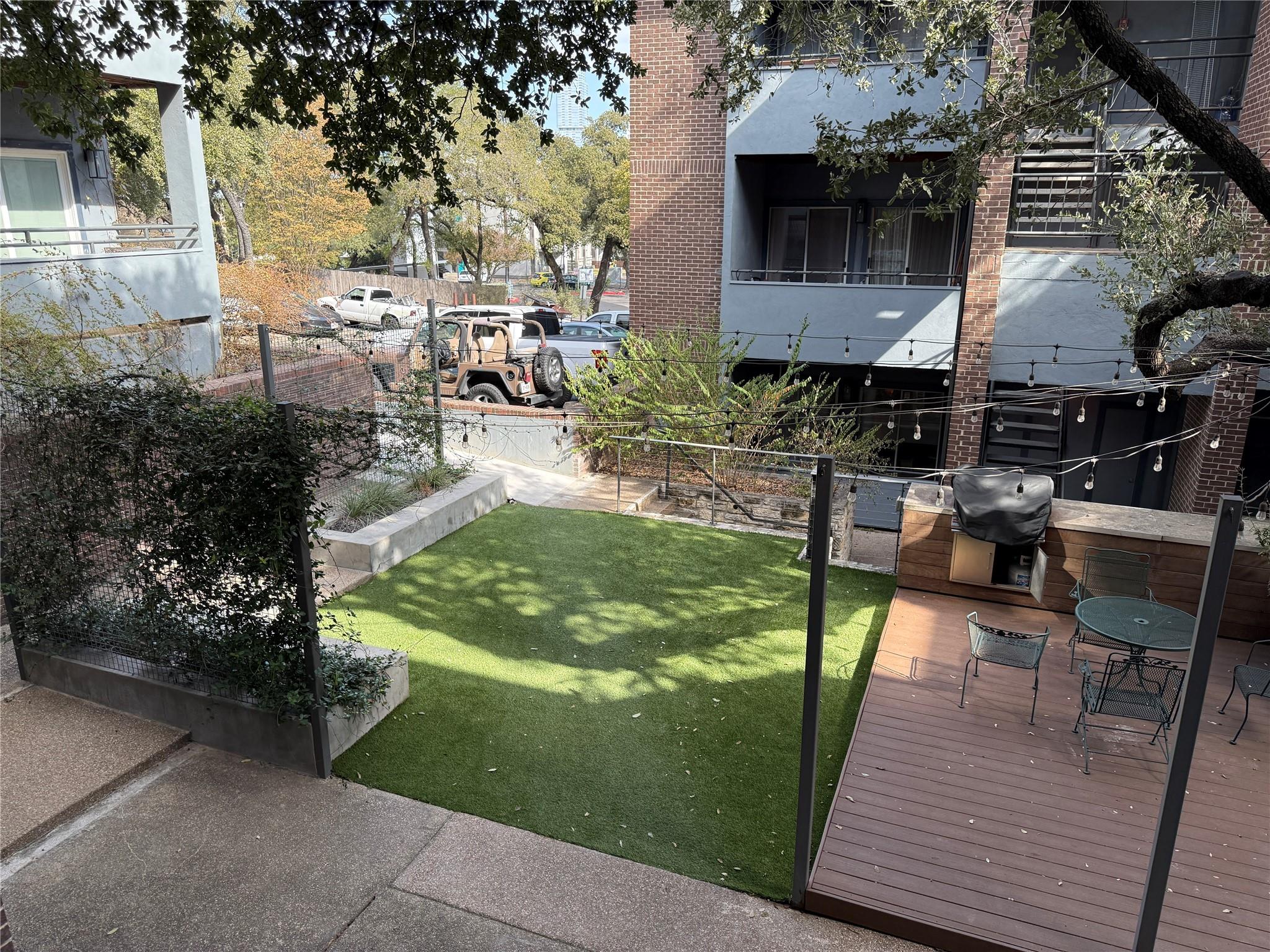 700 S 1st St # 203, Austin, TX 78704