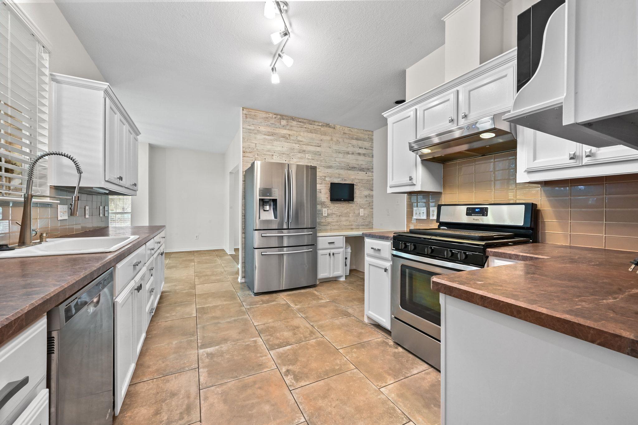 201 Comanche Cp, Kyle, TX 78640