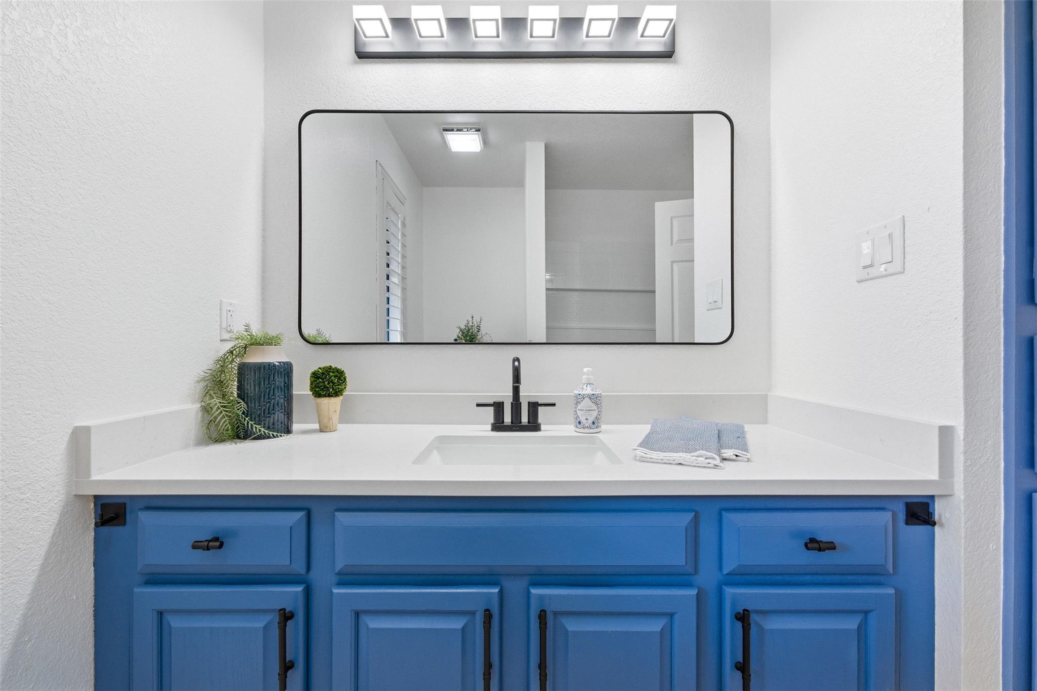 318 Hunter Rdg, San Marcos, TX 78666