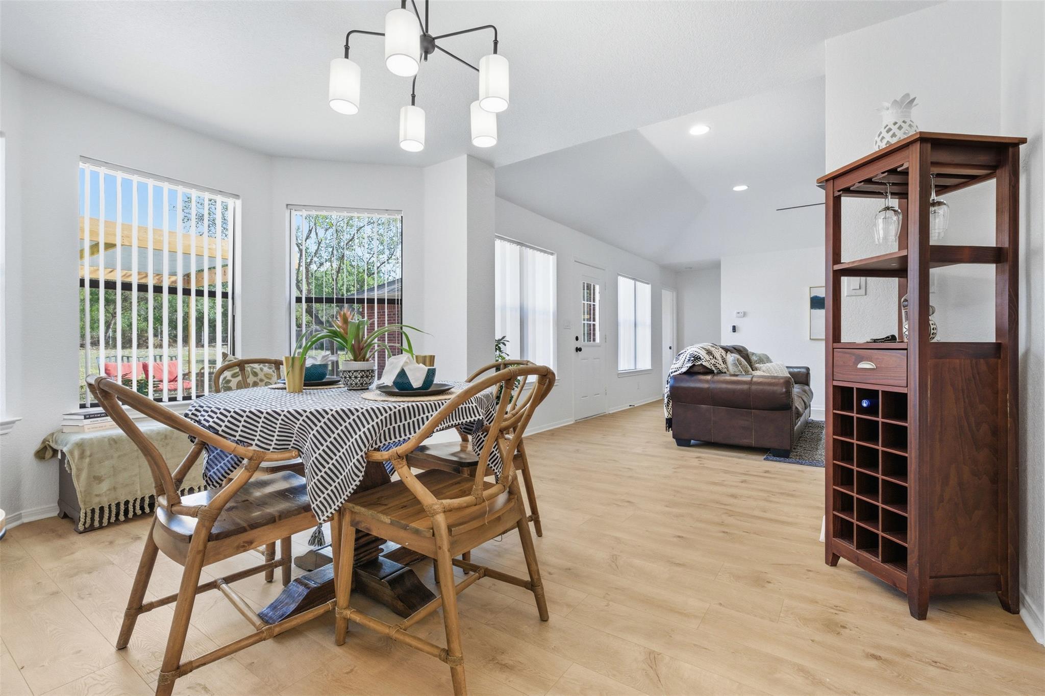 318 Hunter Rdg, San Marcos, TX 78666