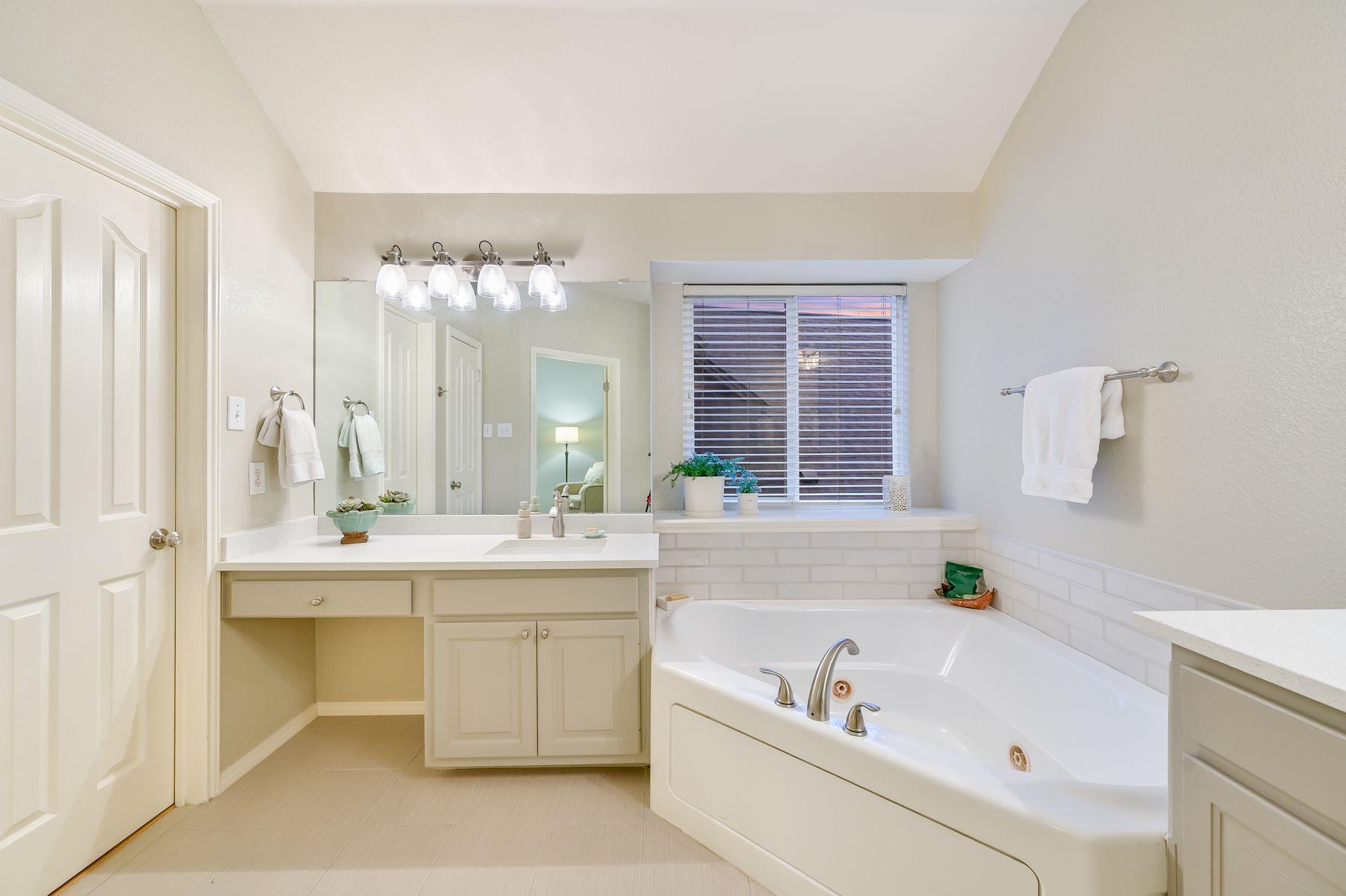 300 River Ridge Dr, Georgetown, TX 78628