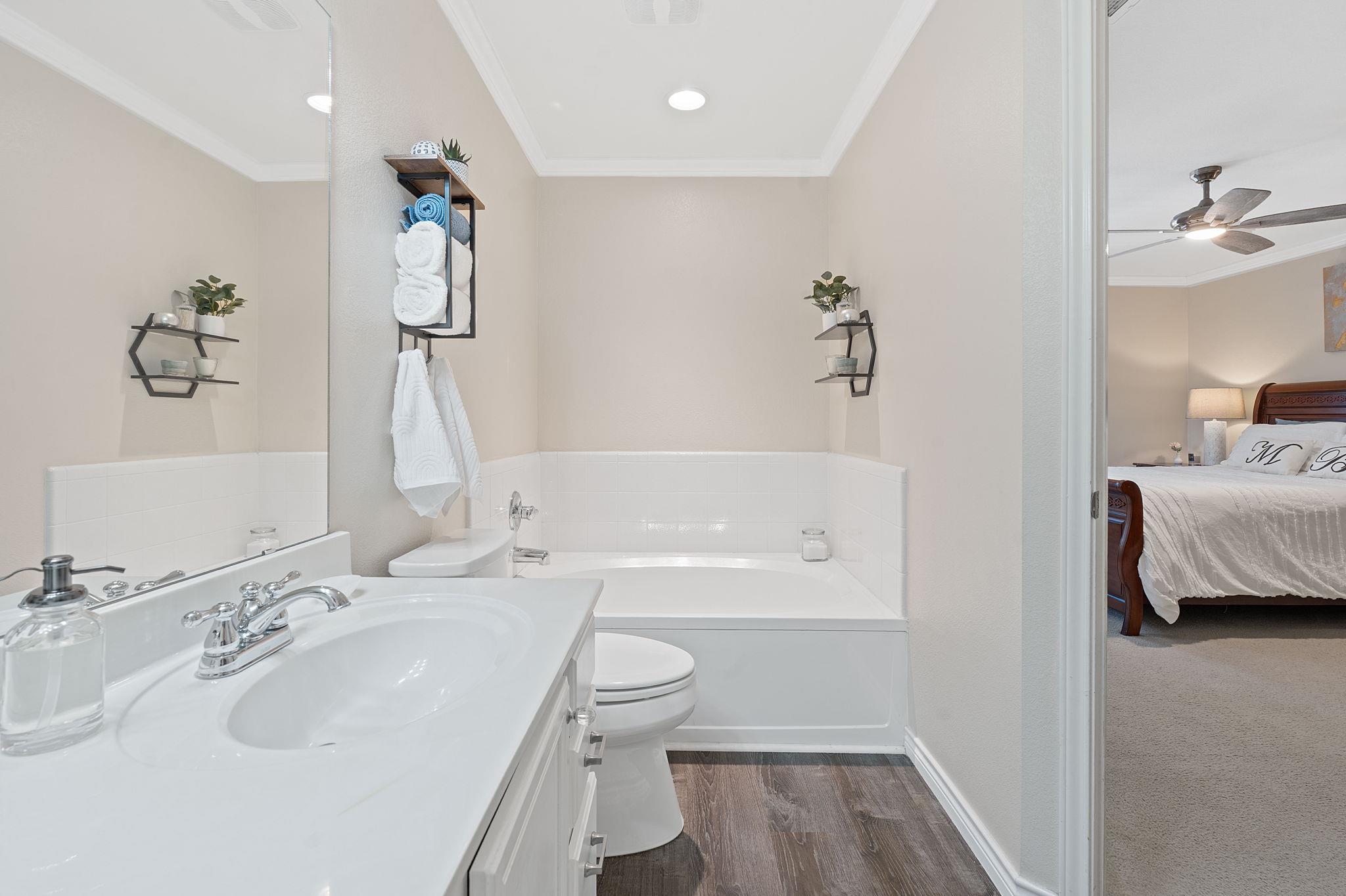 6621 Quinton Dr, Austin, TX 78747