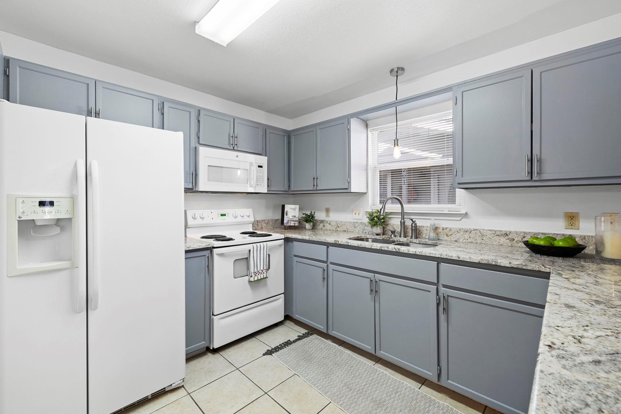 121 S Plant Ave Ave # APT 102, Boerne, TX 78006