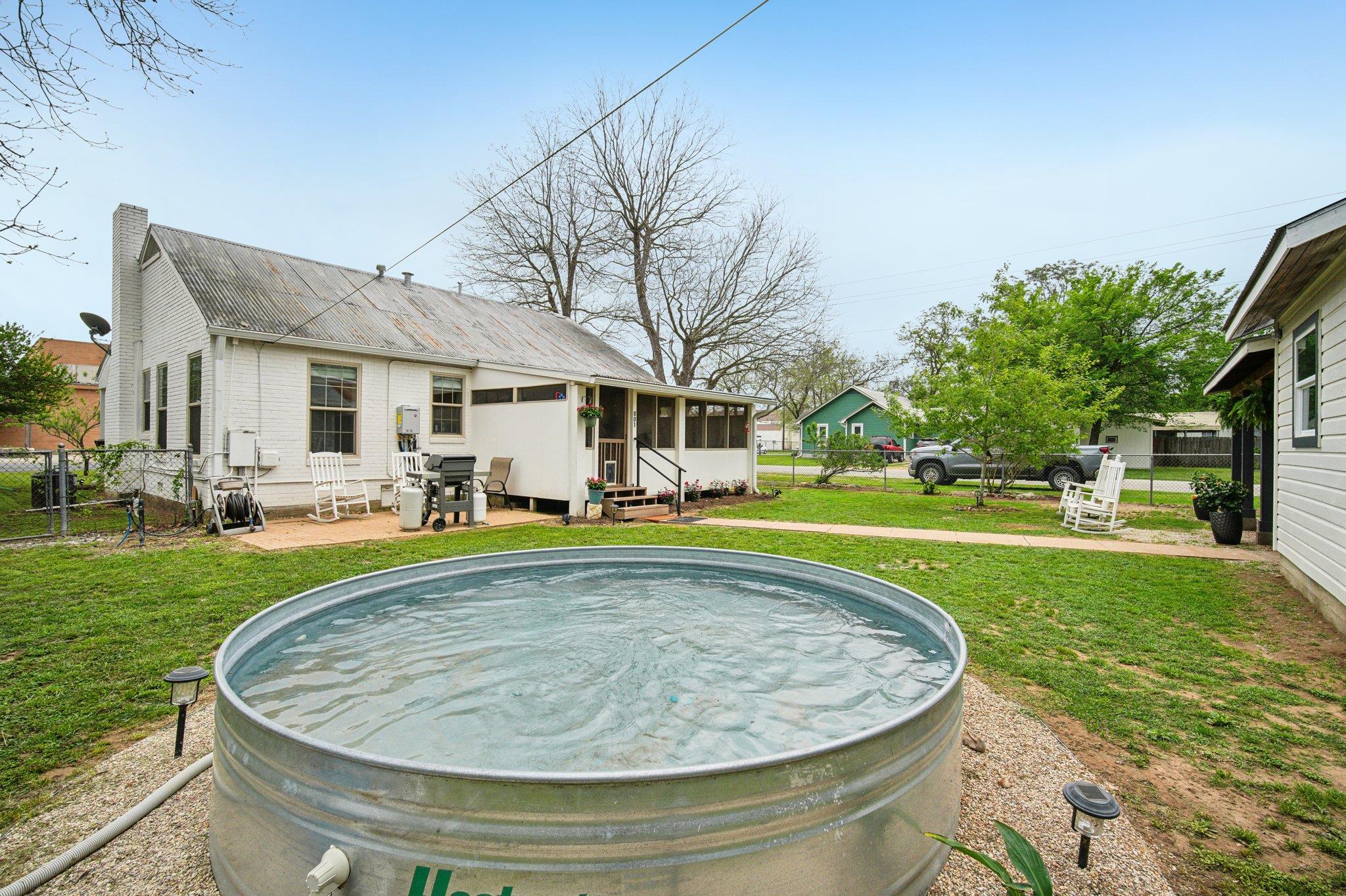 801 Bishop St, Smithville, TX 78957