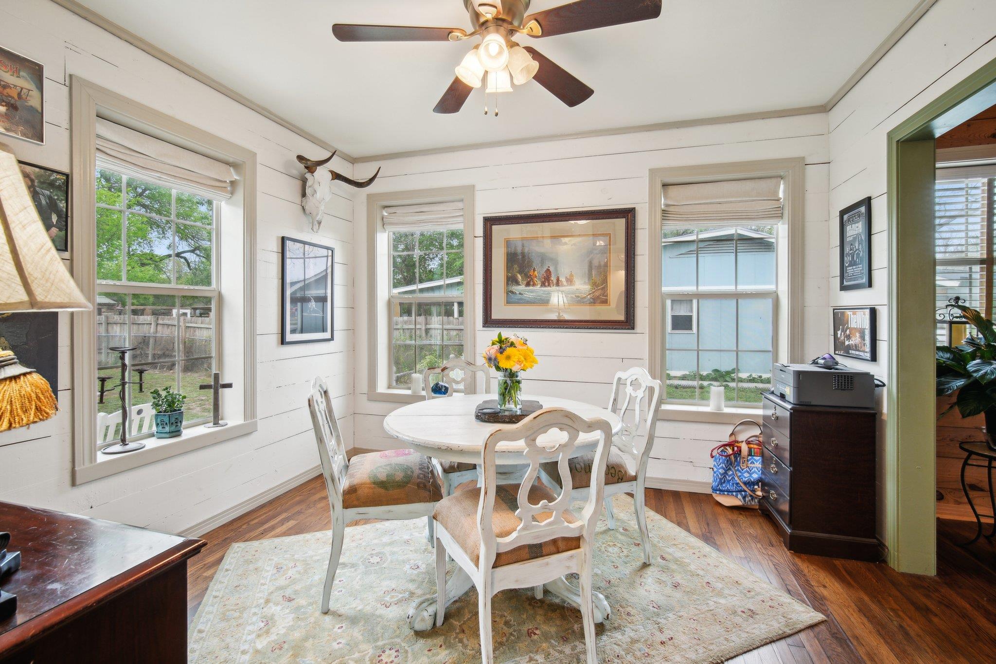 801 Bishop St, Smithville, TX 78957