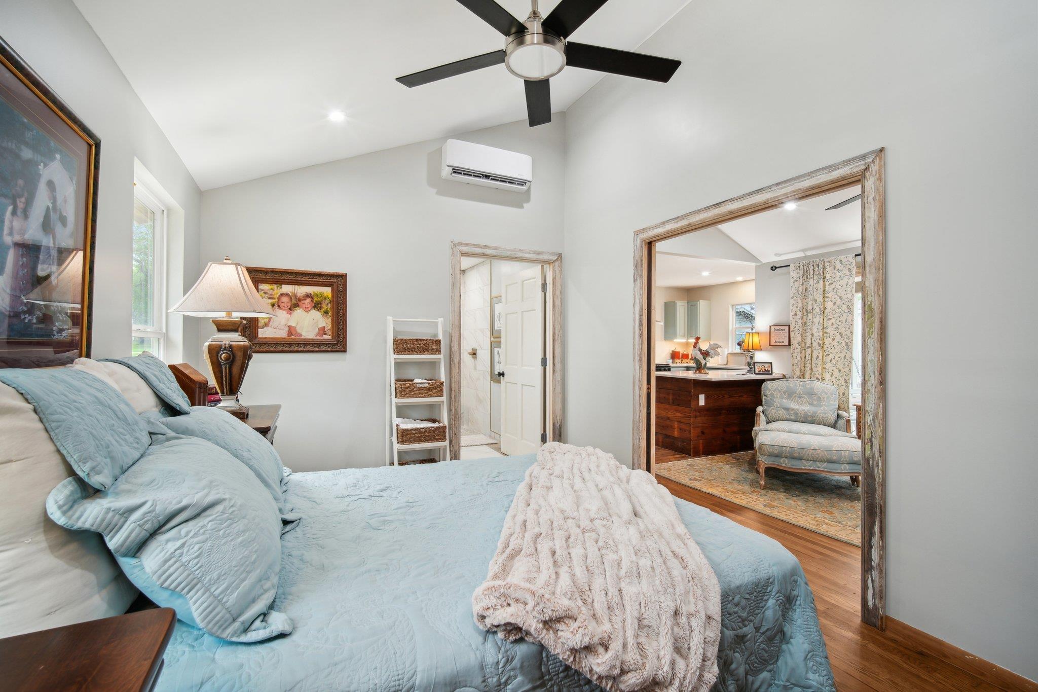 801 Bishop St, Smithville, TX 78957