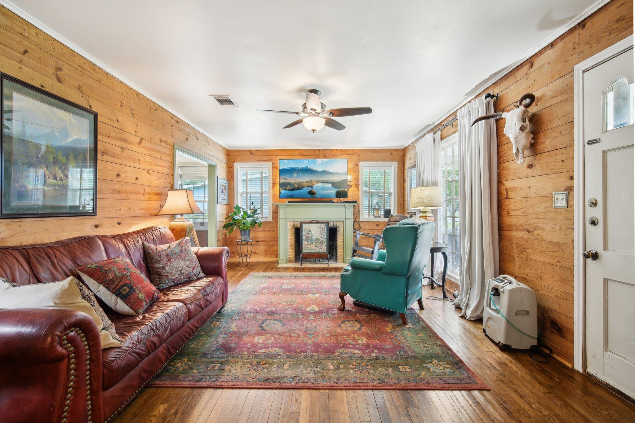 801 Bishop St, Smithville, TX 78957