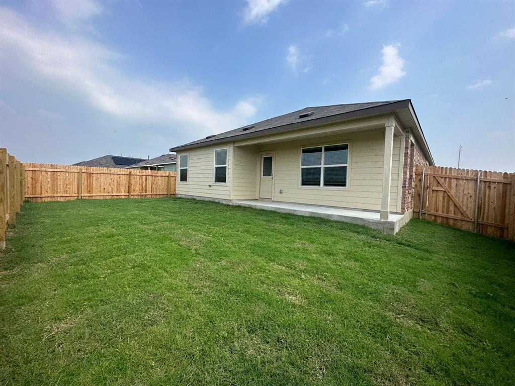 121 Seminole Dr, San Marcos, TX 78666