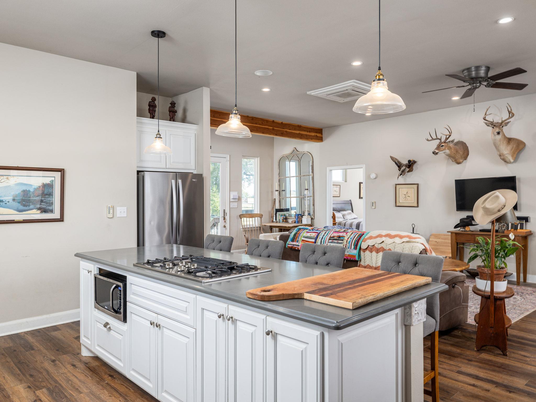 1150 County Road 432, Taylor, TX 76574