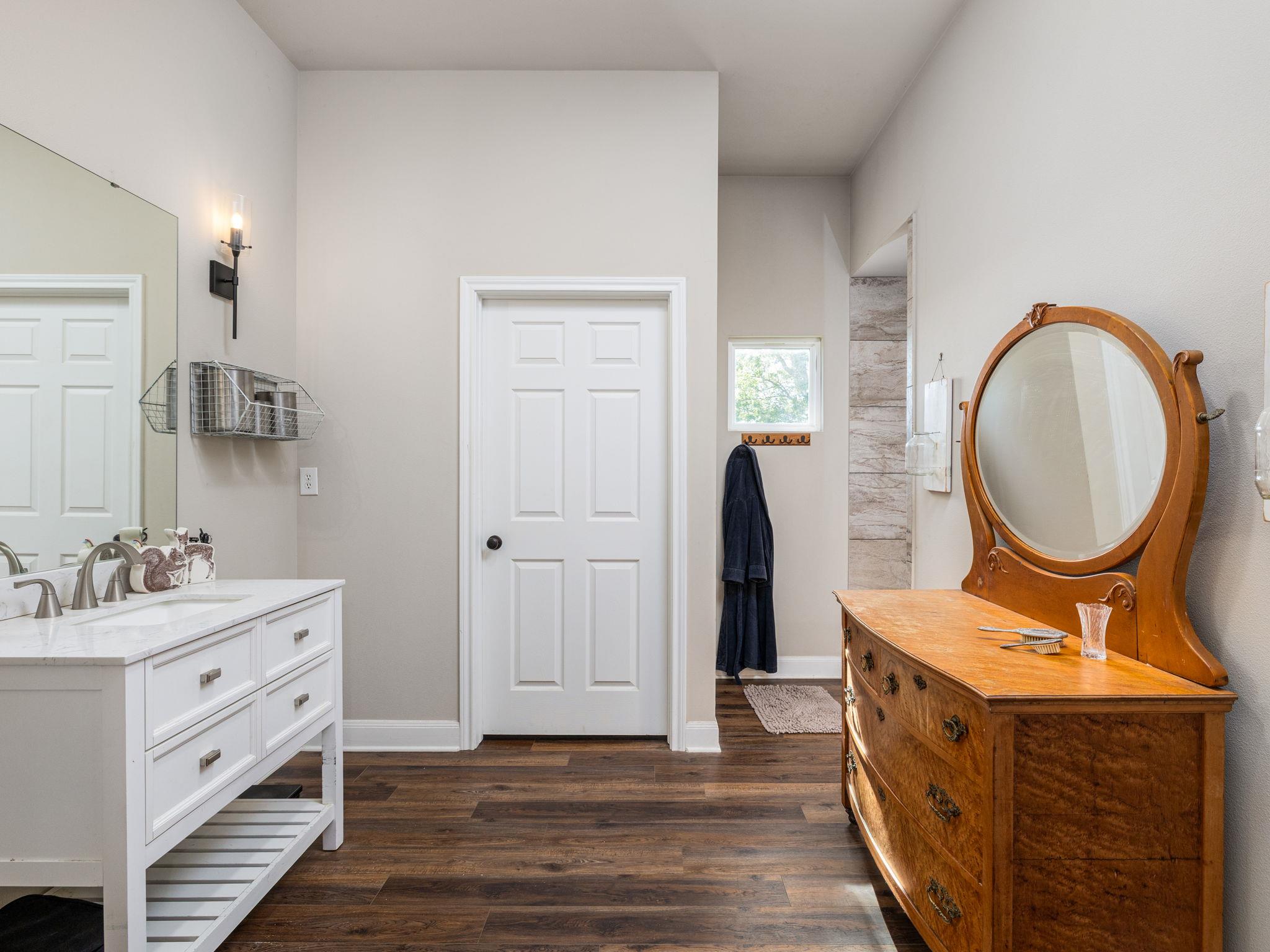 1150 County Road 432, Taylor, TX 76574