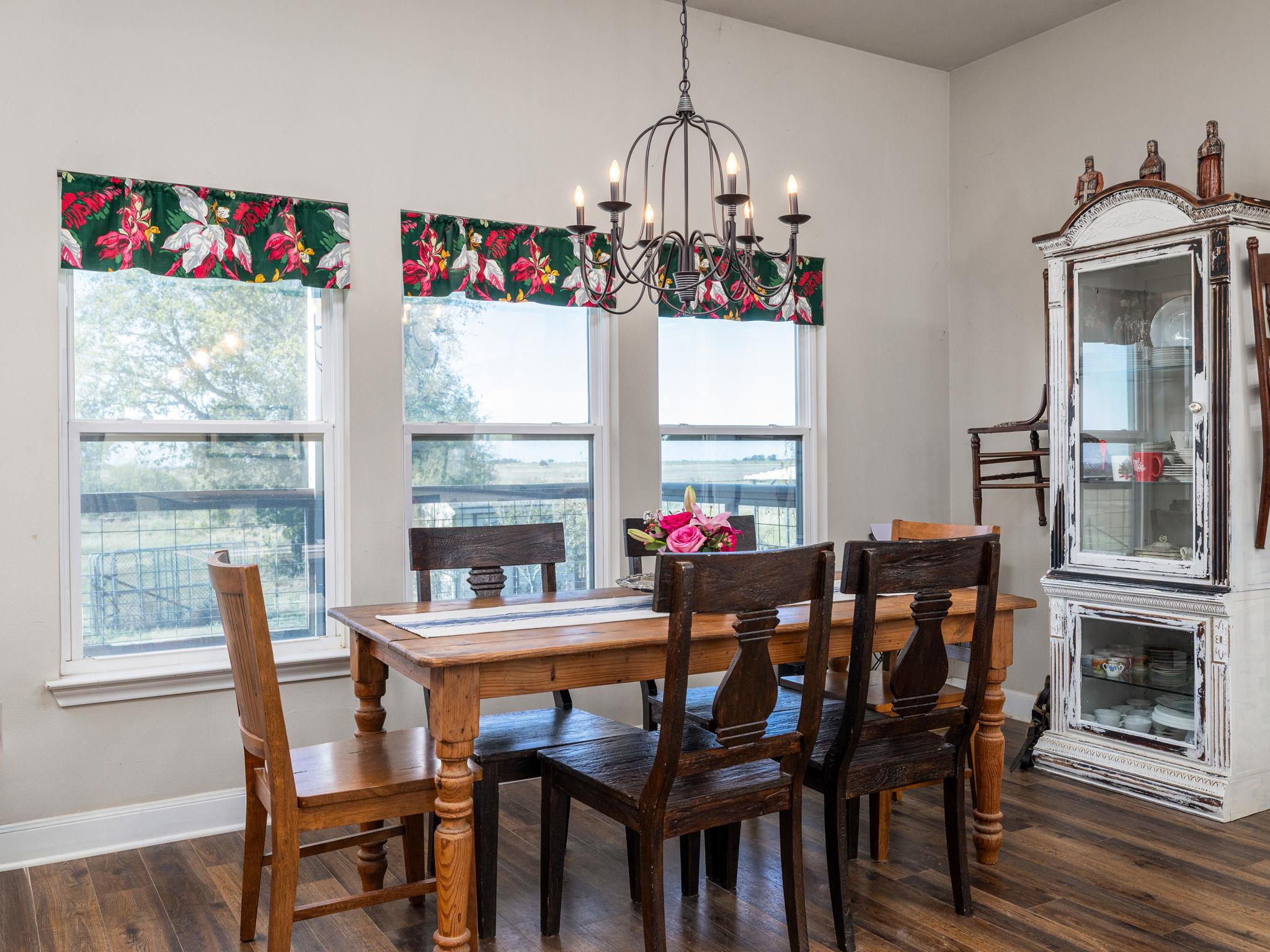 1150 County Road 432, Taylor, TX 76574