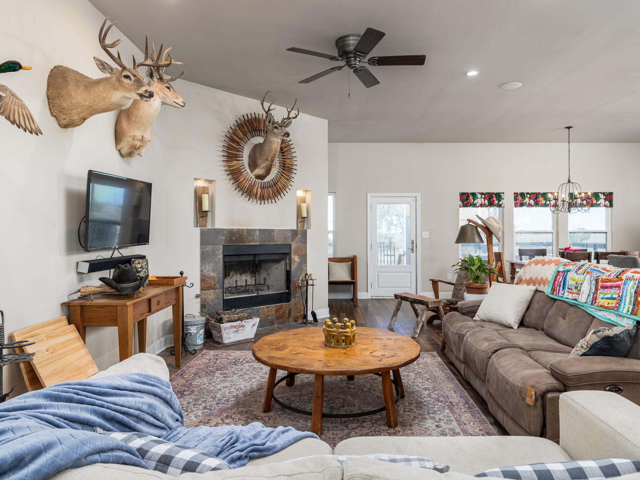 1150 County Road 432, Taylor, TX 76574