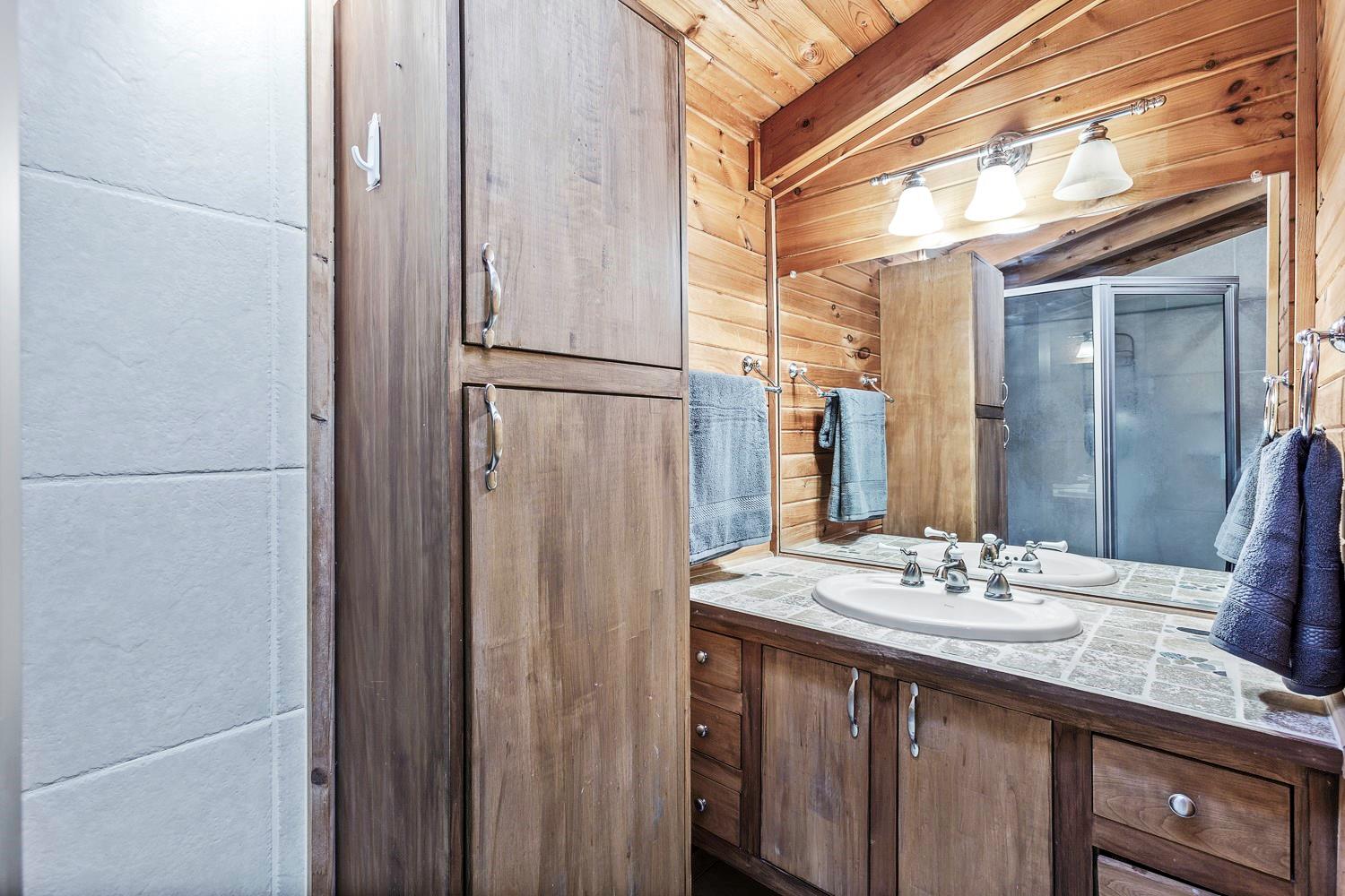 350 Hillview Rd, Dale, TX 78616