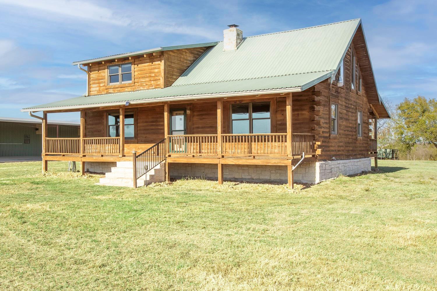 350 Hillview Rd, Dale, TX 78616