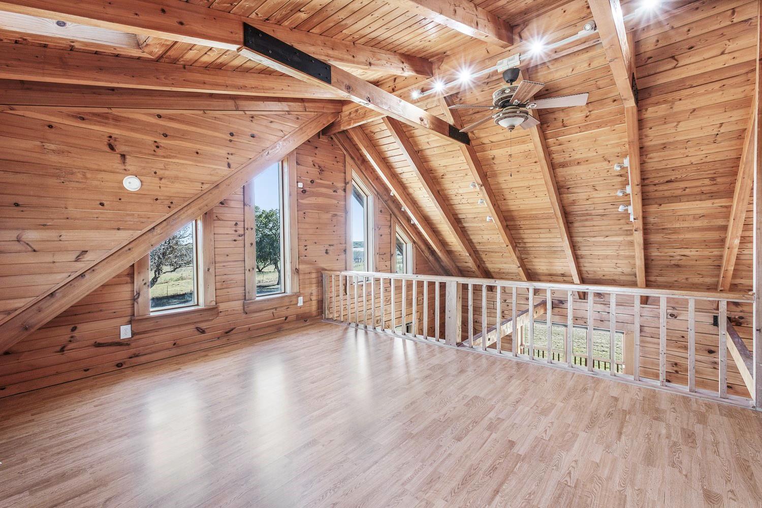 350 Hillview Rd, Dale, TX 78616