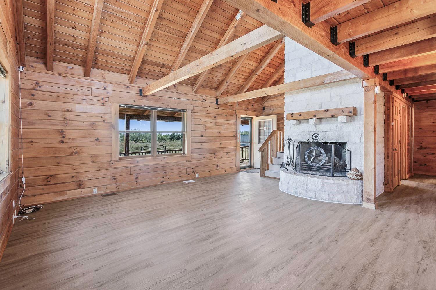 350 Hillview Rd, Dale, TX 78616