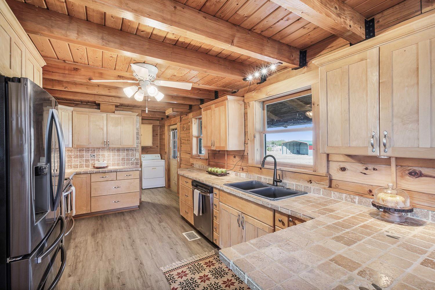 350 Hillview Rd, Dale, TX 78616