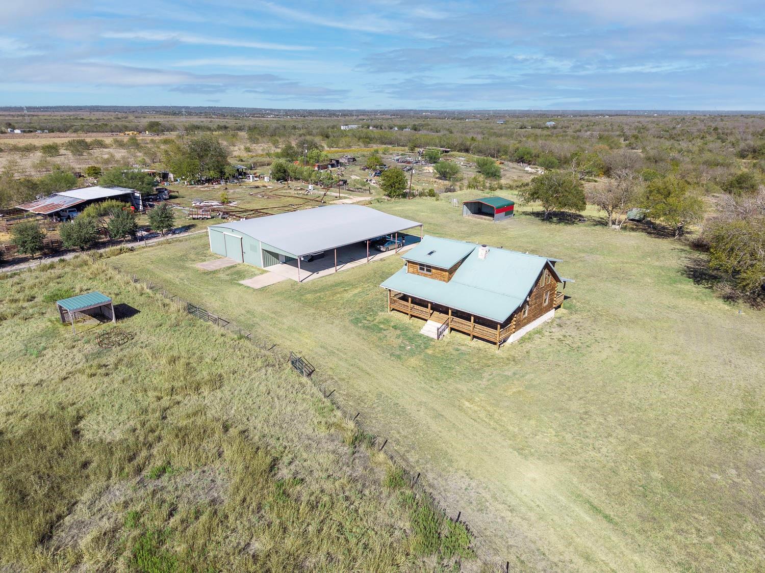 350 Hillview Rd, Dale, TX 78616
