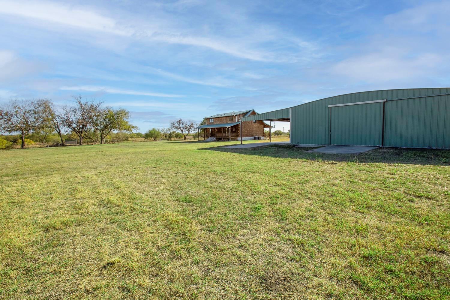 350 Hillview Rd, Dale, TX 78616
