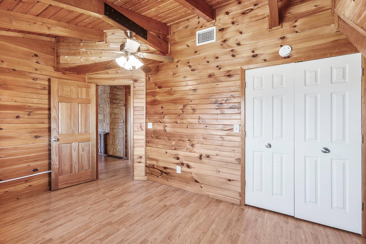 350 Hillview Rd, Dale, TX 78616