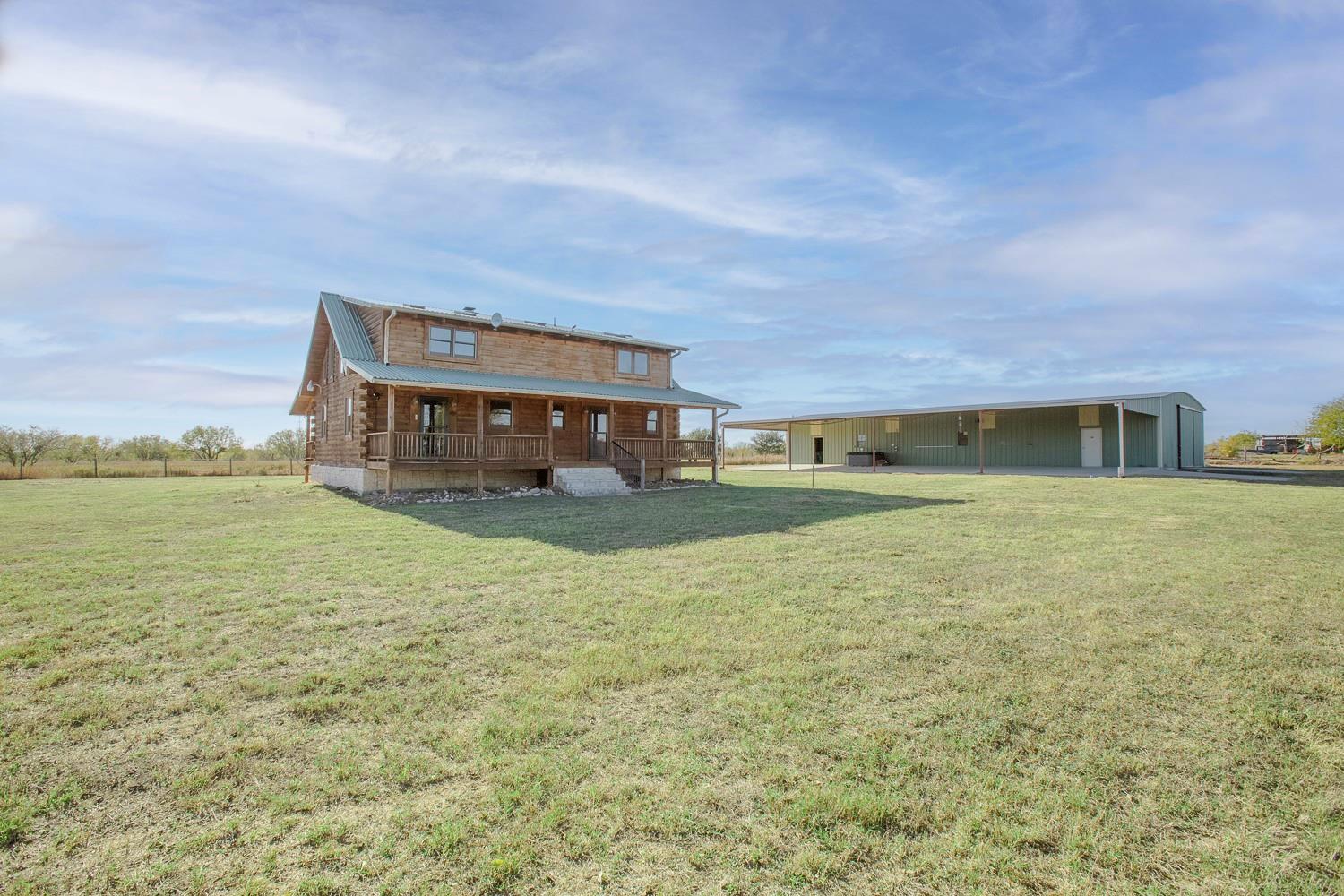 350 Hillview Rd, Dale, TX 78616