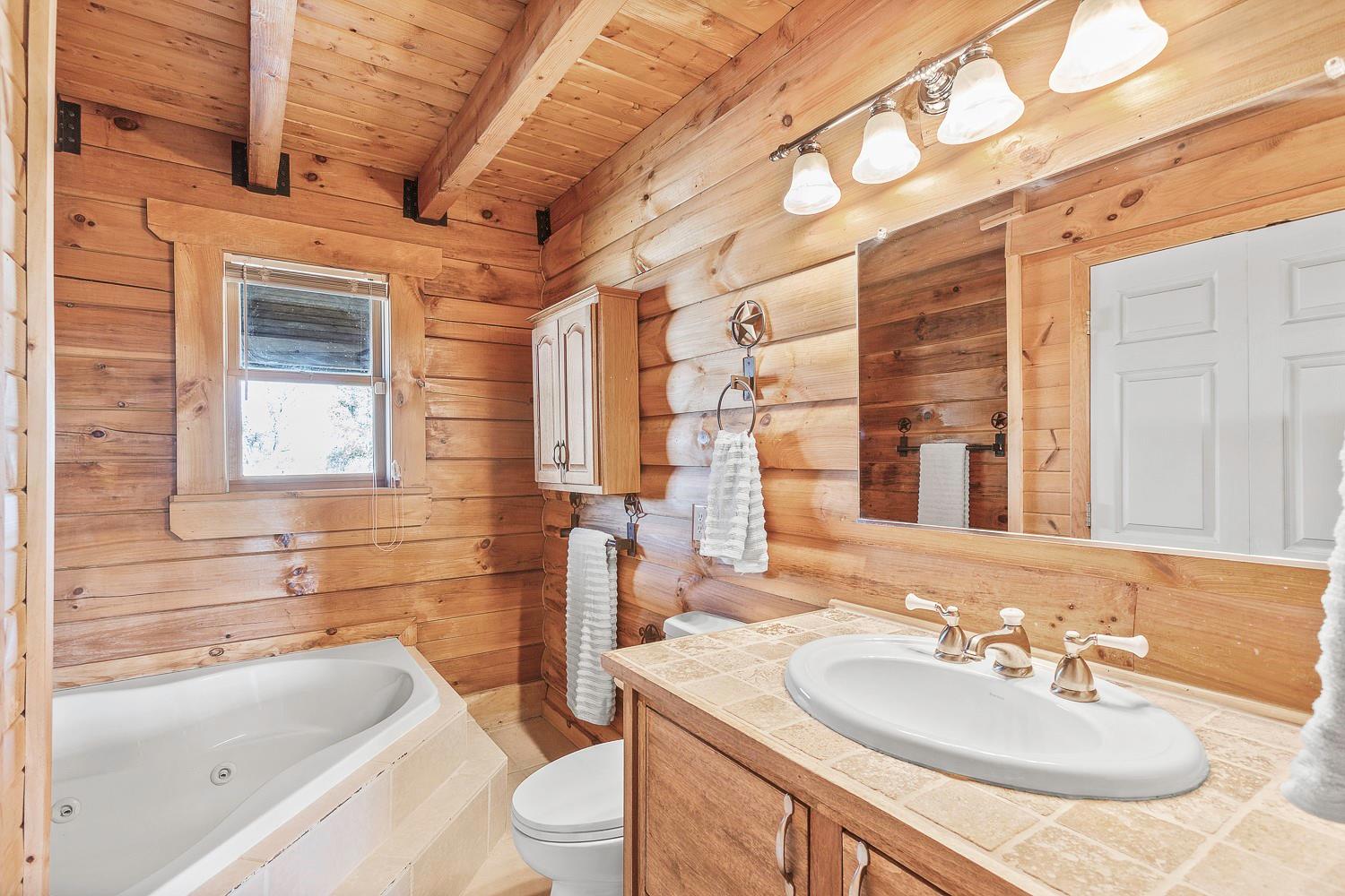 350 Hillview Rd, Dale, TX 78616