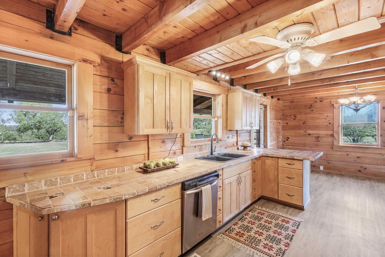 350 Hillview Rd, Dale, TX 78616