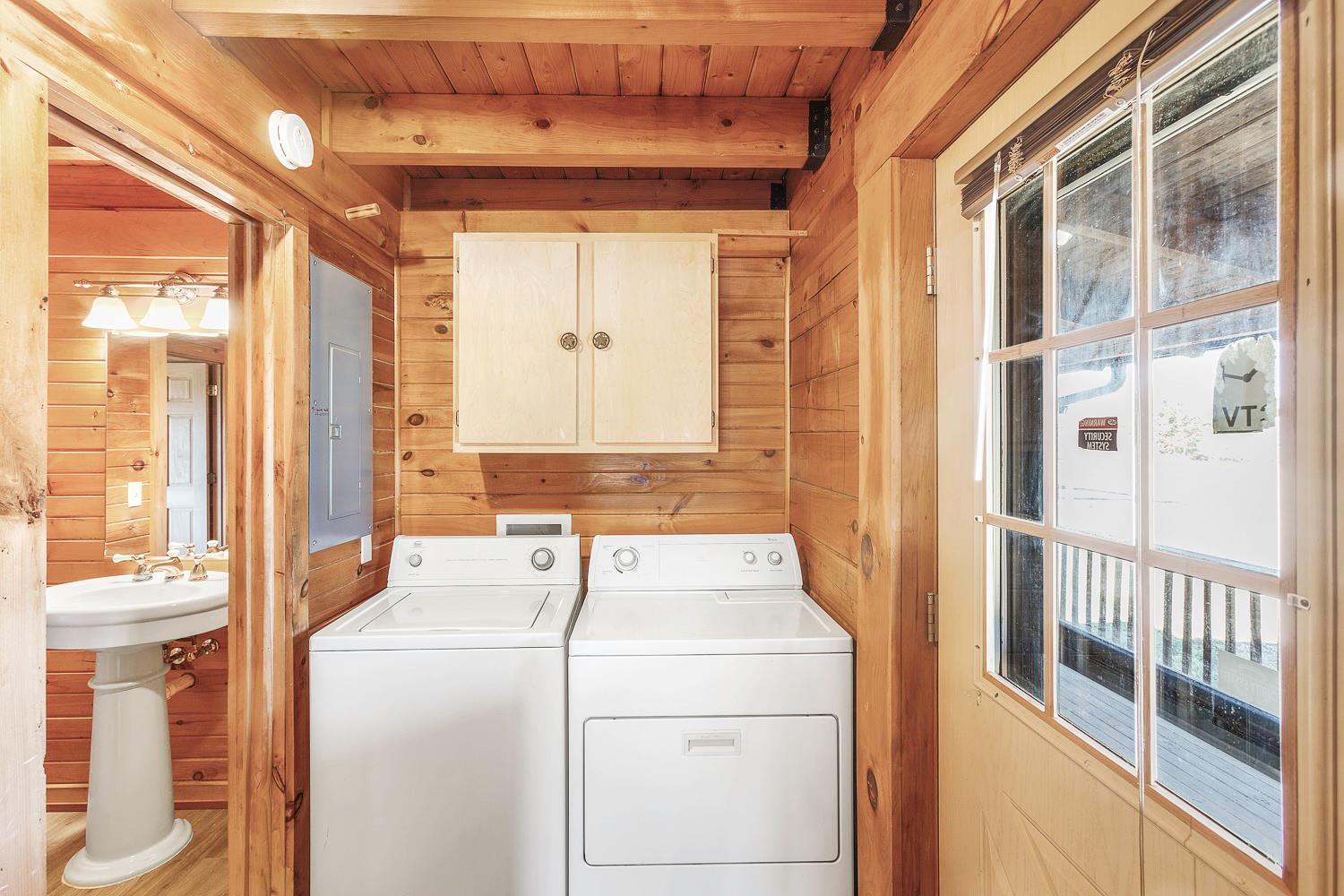 350 Hillview Rd, Dale, TX 78616