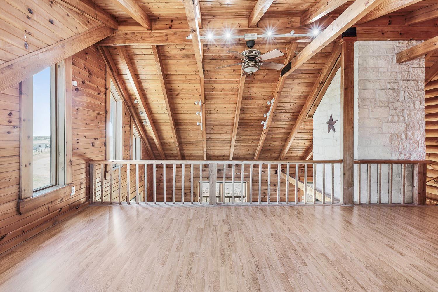 350 Hillview Rd, Dale, TX 78616