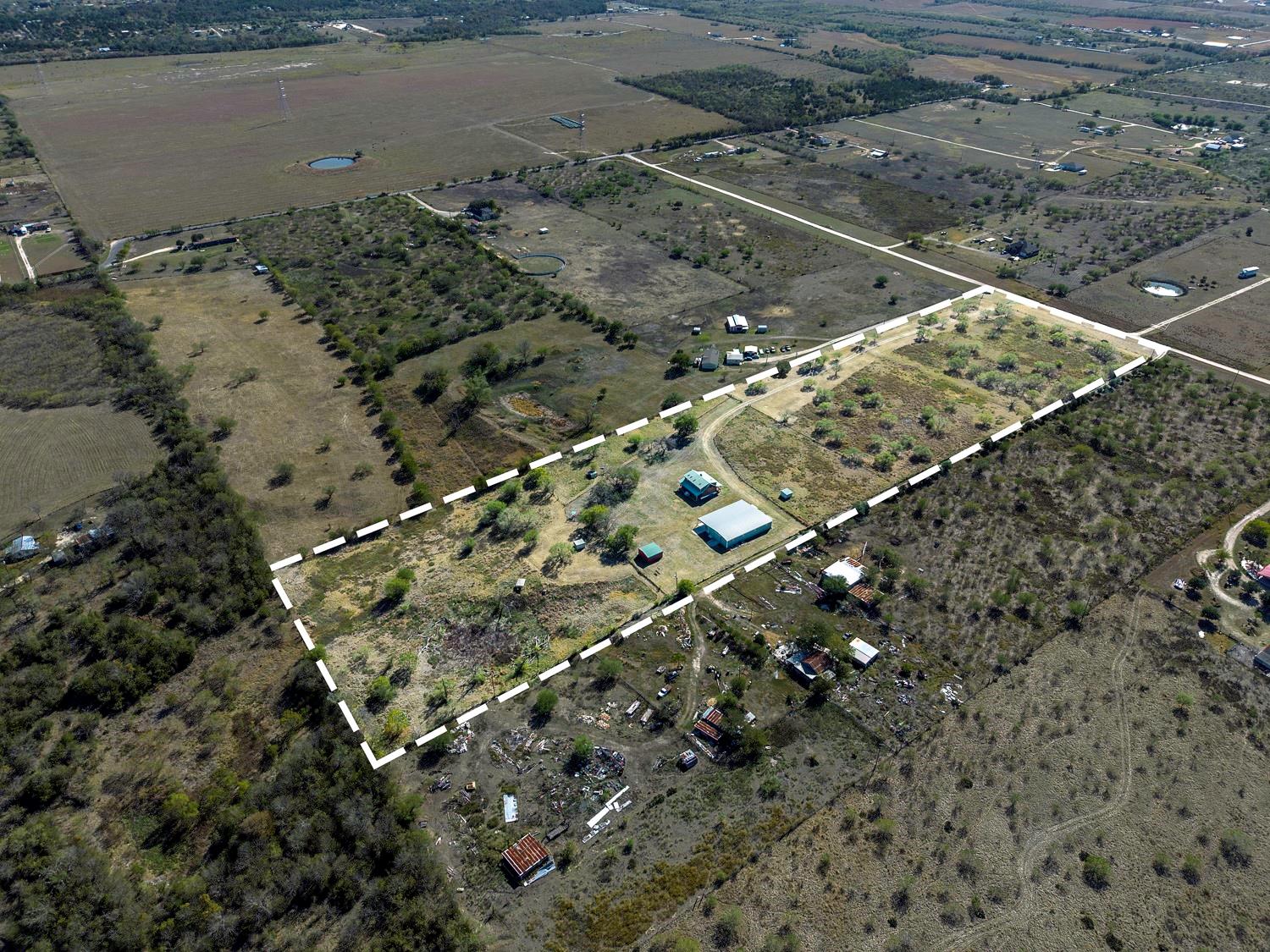 350 Hillview Rd, Dale, TX 78616