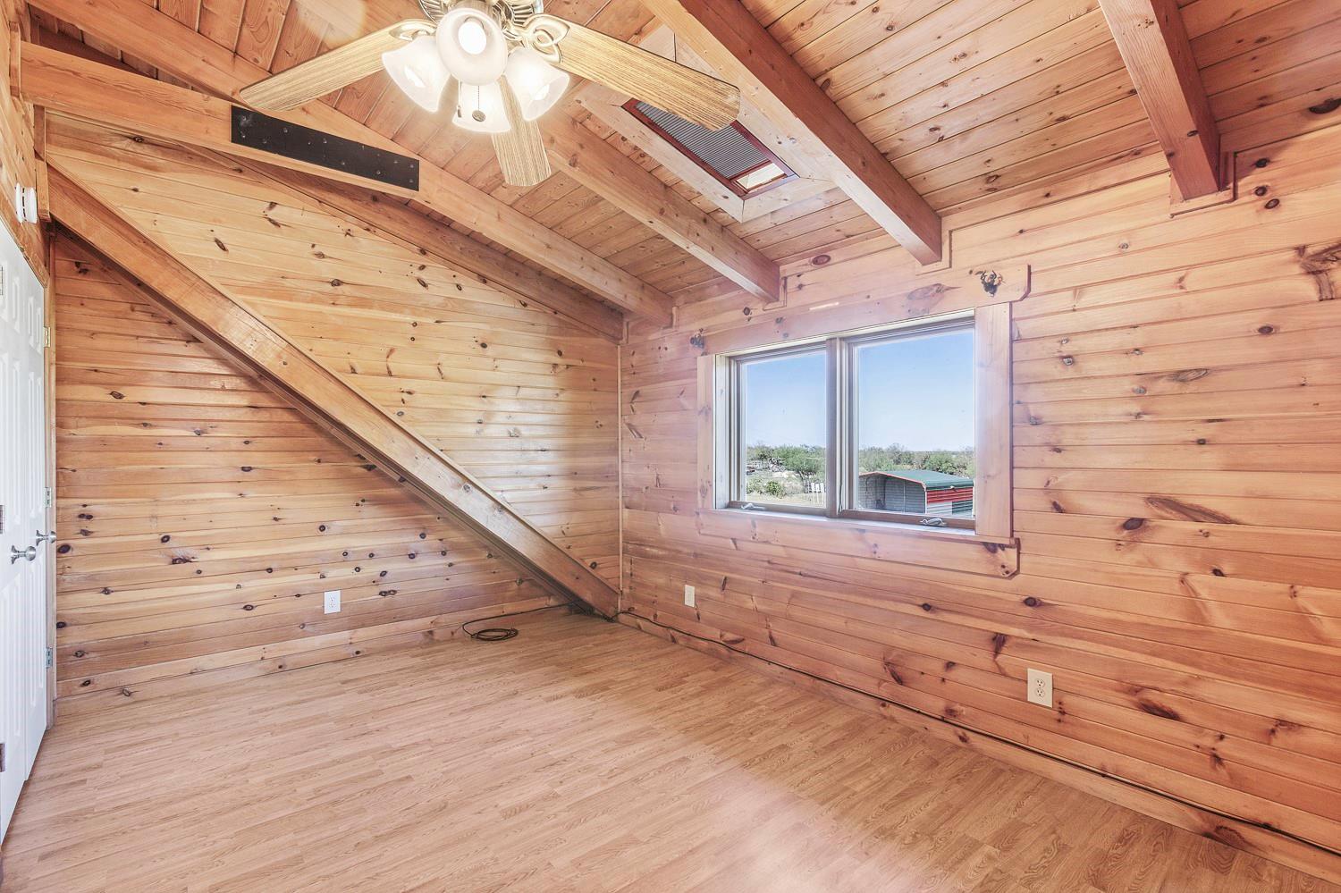 350 Hillview Rd, Dale, TX 78616