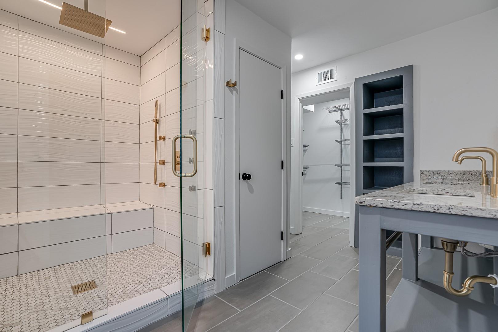 568 W Quill Dr, San Antonio, TX 78228