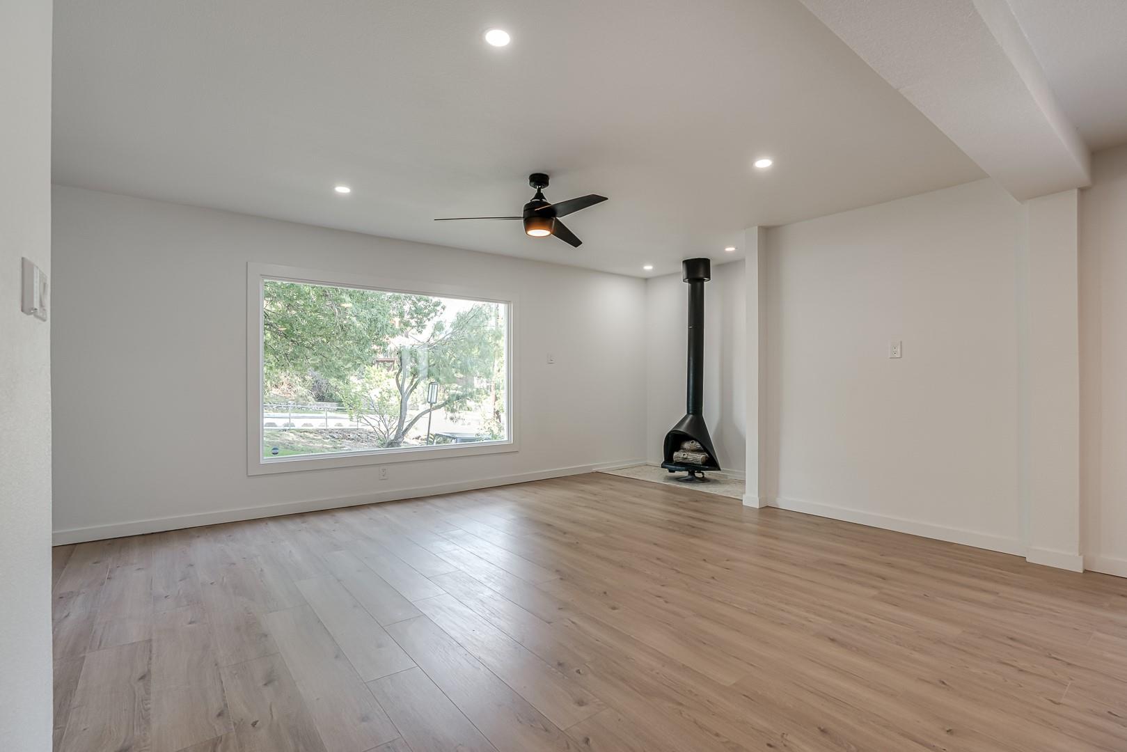 568 W Quill Dr, San Antonio, TX 78228