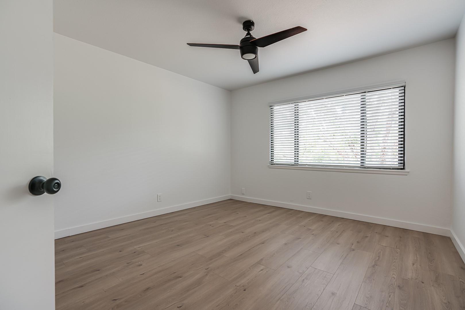 568 W Quill Dr, San Antonio, TX 78228