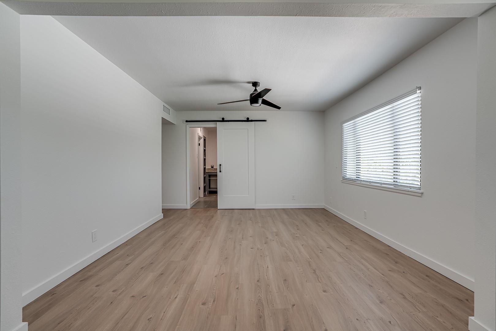 568 W Quill Dr, San Antonio, TX 78228