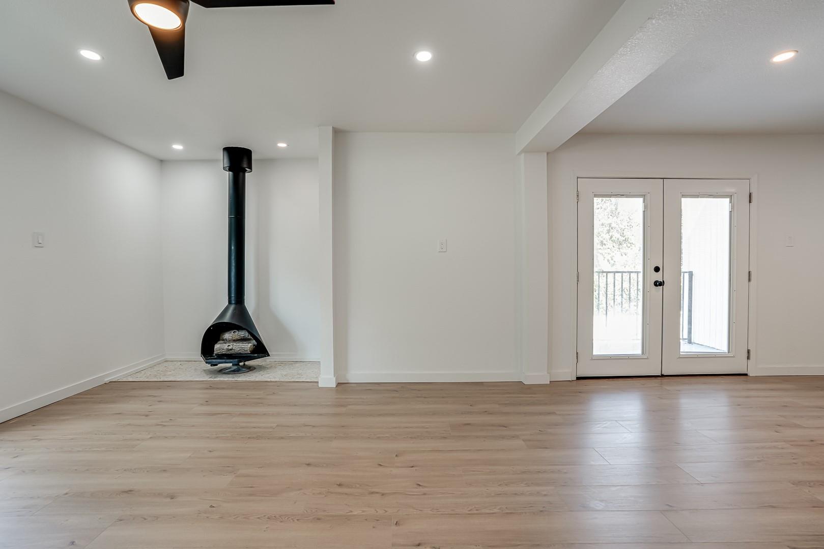 568 W Quill Dr, San Antonio, TX 78228