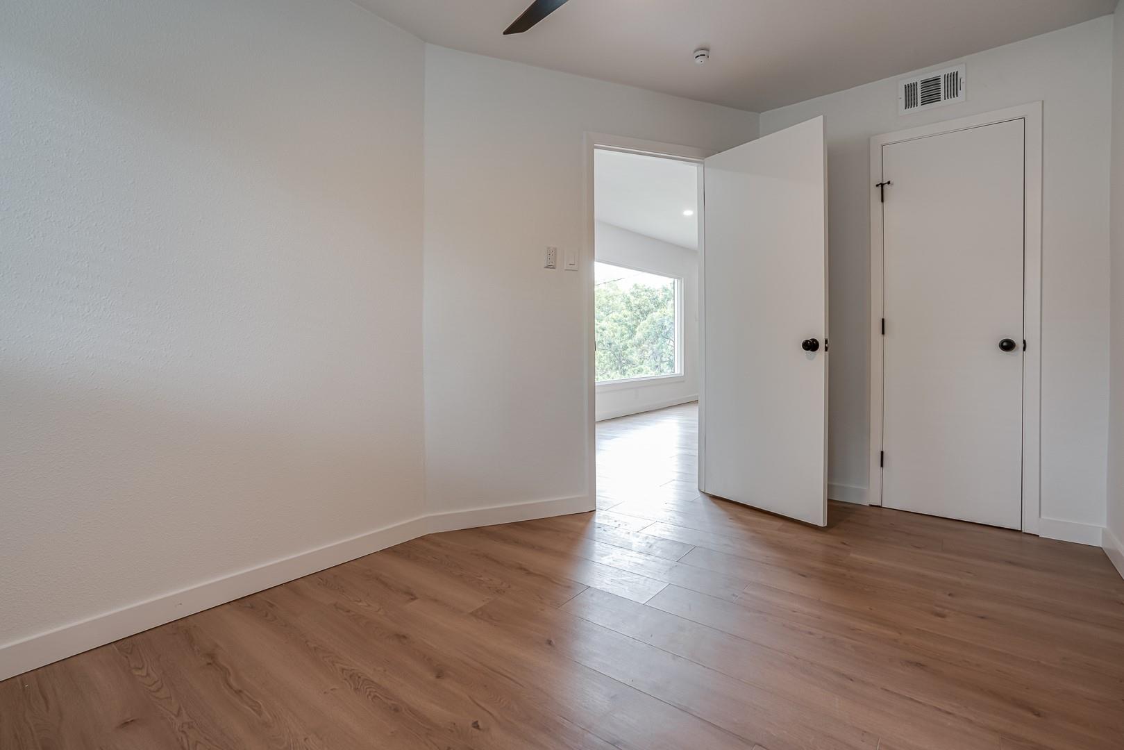 568 W Quill Dr, San Antonio, TX 78228