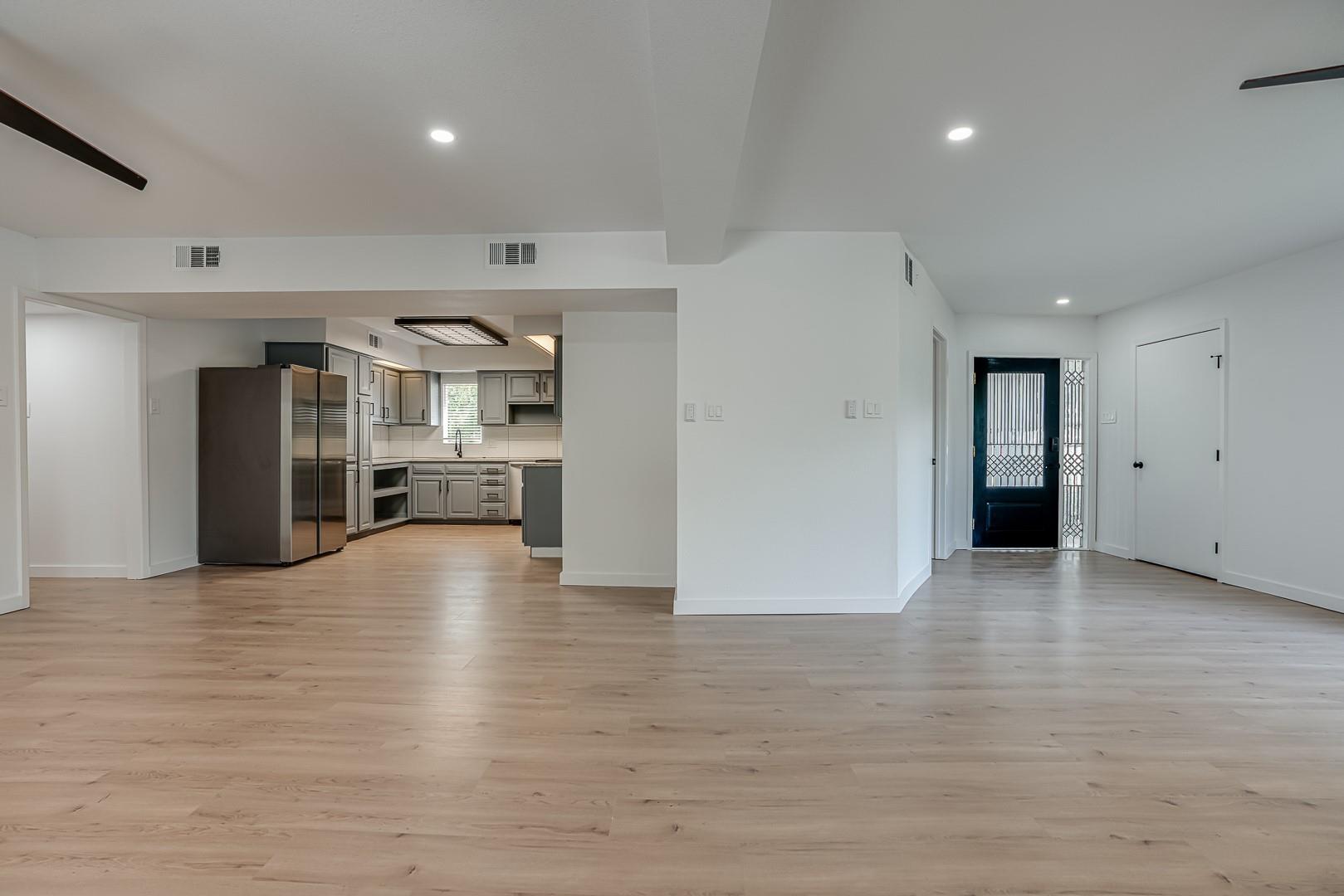 568 W Quill Dr, San Antonio, TX 78228