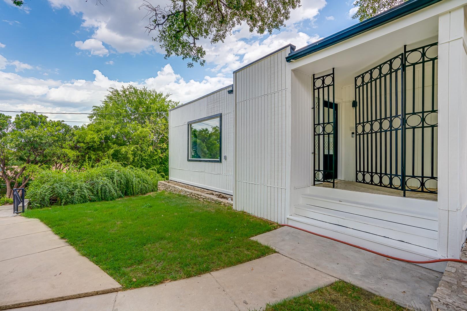 568 W Quill Dr, San Antonio, TX 78228