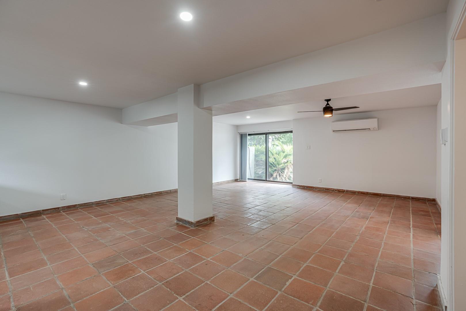 568 W Quill Dr, San Antonio, TX 78228