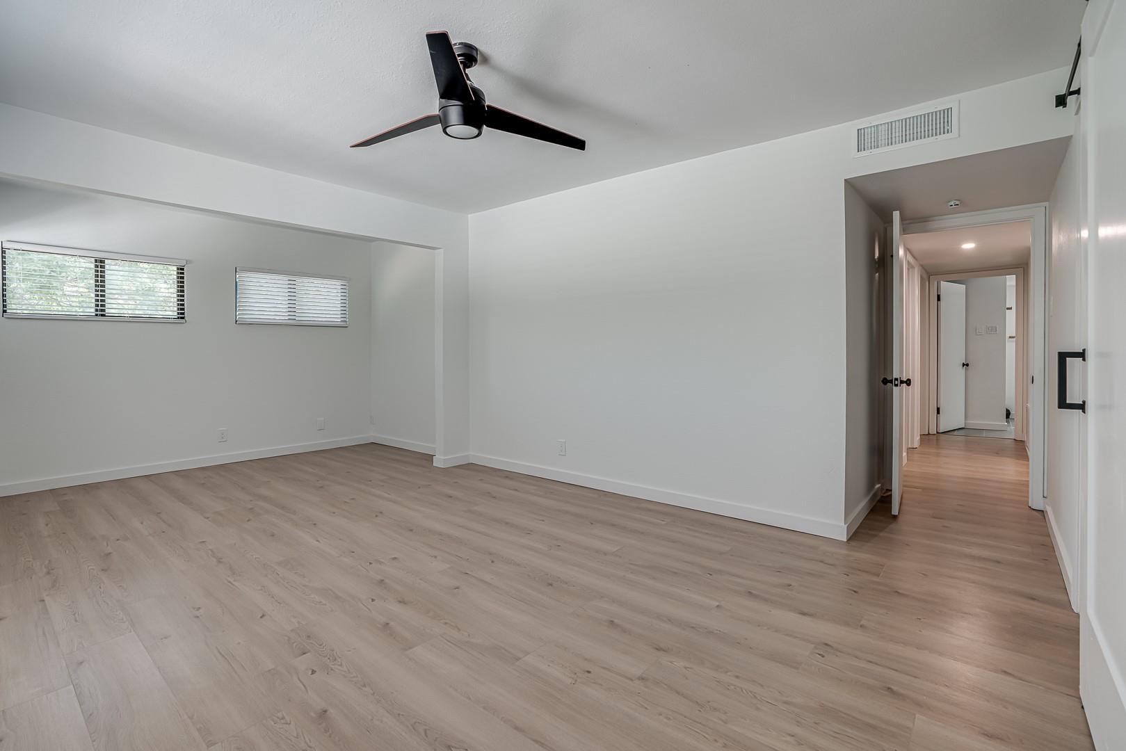 568 W Quill Dr, San Antonio, TX 78228