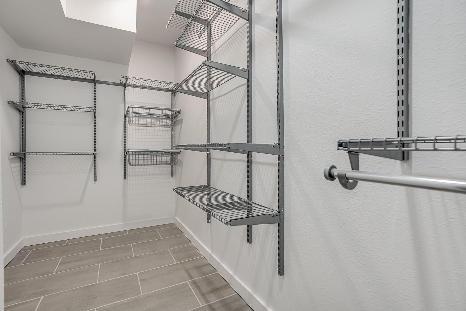 568 W Quill Dr, San Antonio, TX 78228