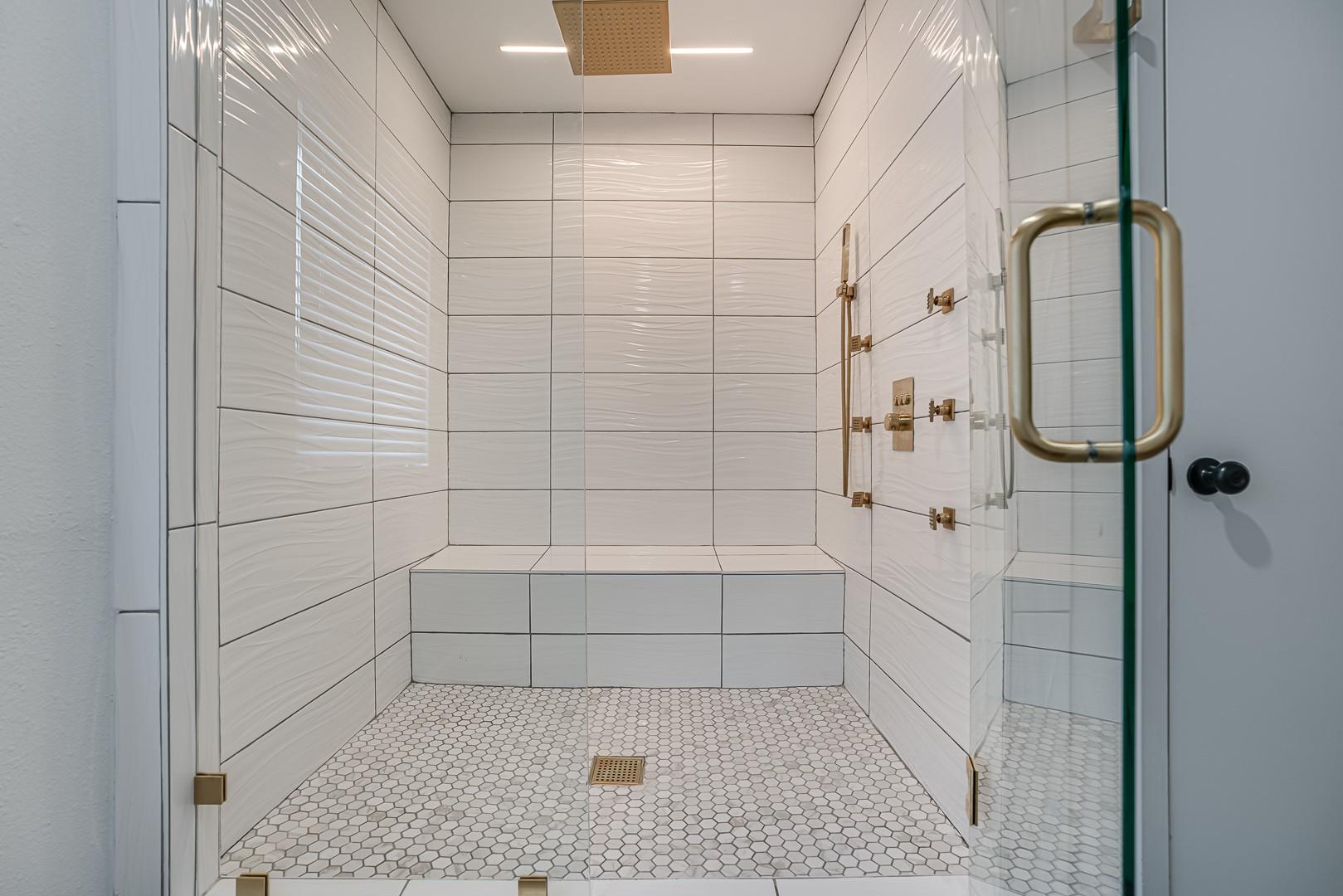 568 W Quill Dr, San Antonio, TX 78228