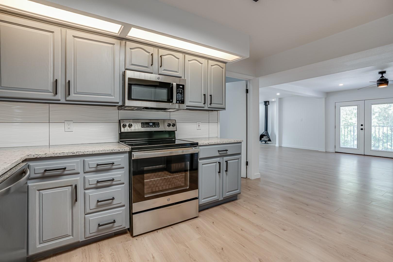 568 W Quill Dr, San Antonio, TX 78228