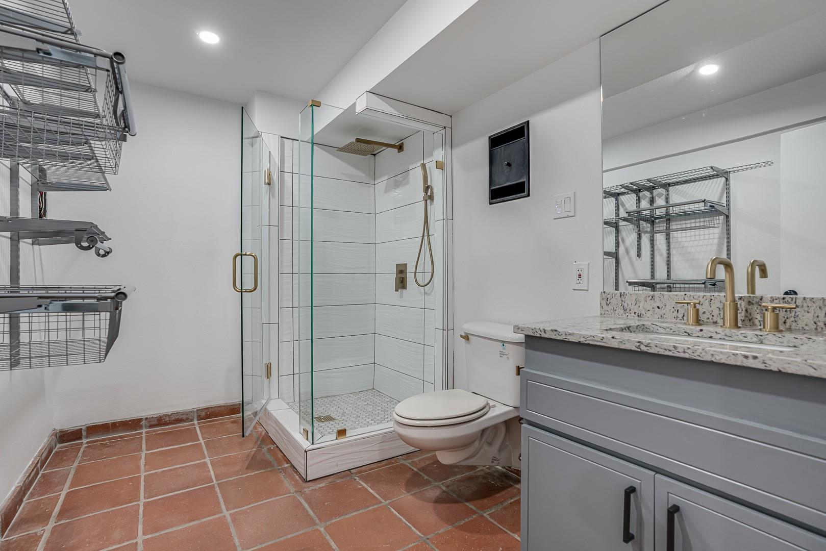 568 W Quill Dr, San Antonio, TX 78228