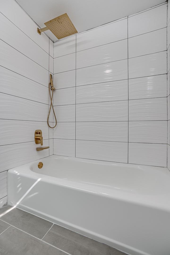 568 W Quill Dr, San Antonio, TX 78228