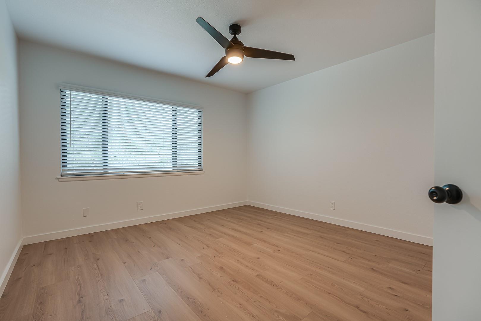 568 W Quill Dr, San Antonio, TX 78228